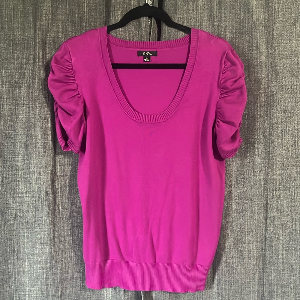 GNW magenta short puff sleeve round neck sweater blouse size XL